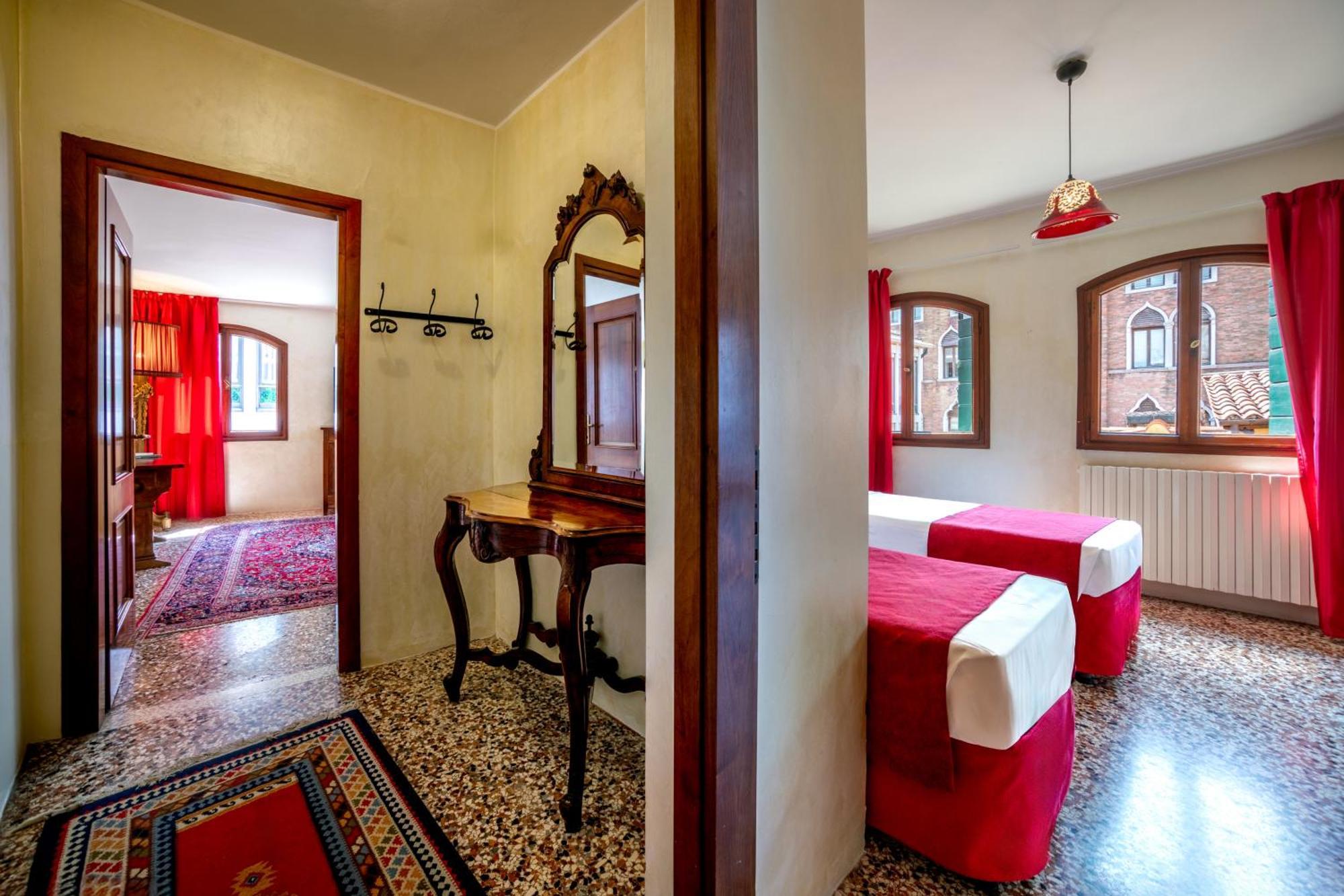 Отель Palazzo San Luca Венеция Номер фото