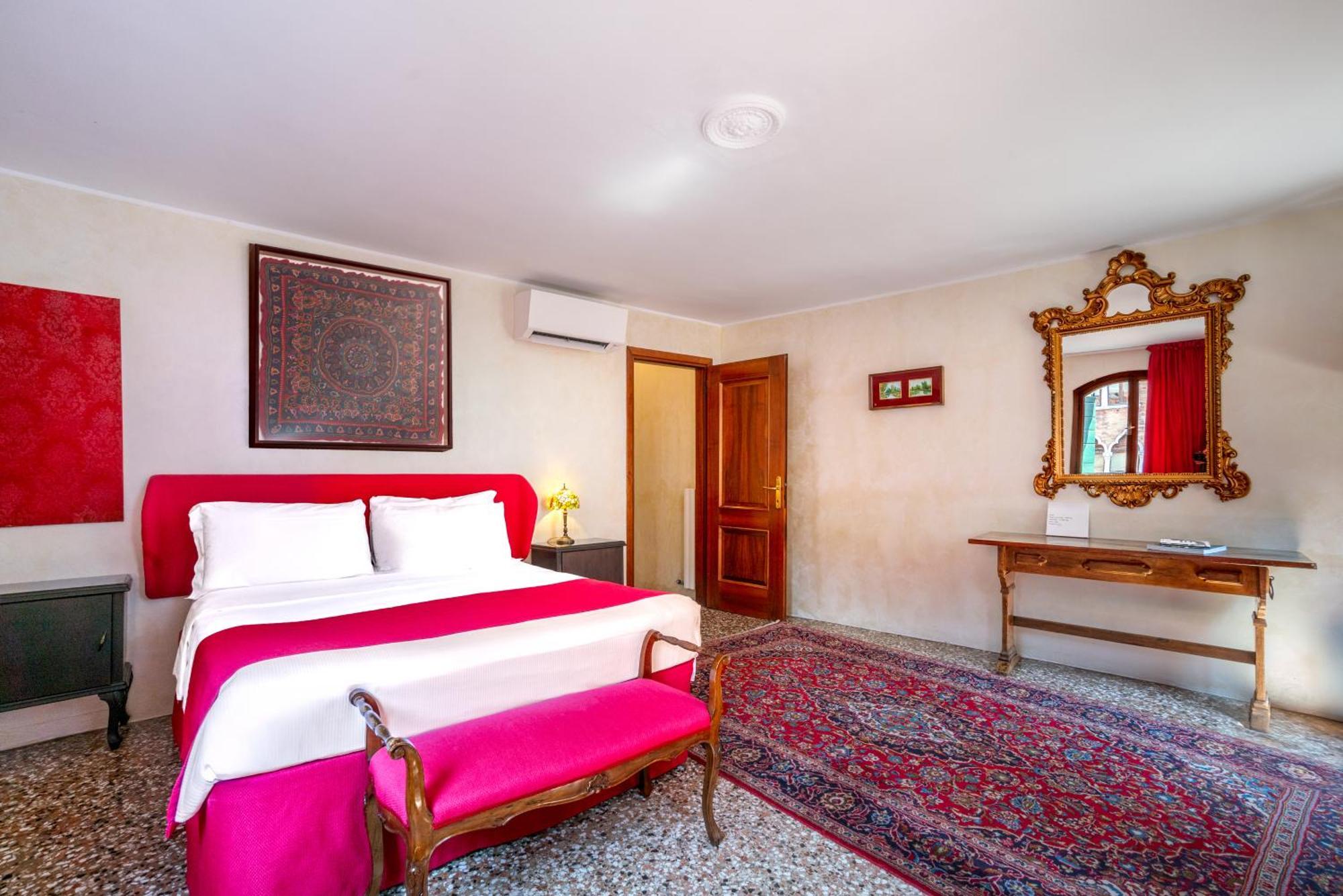 Отель Palazzo San Luca Венеция Номер фото