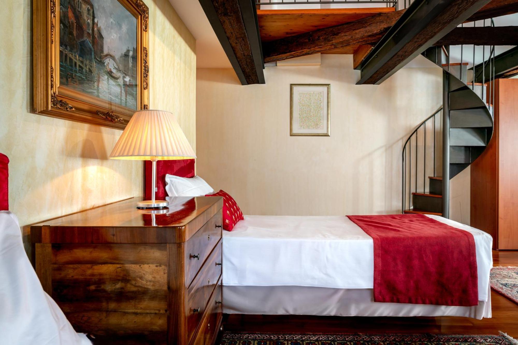 Отель Palazzo San Luca Венеция Номер фото