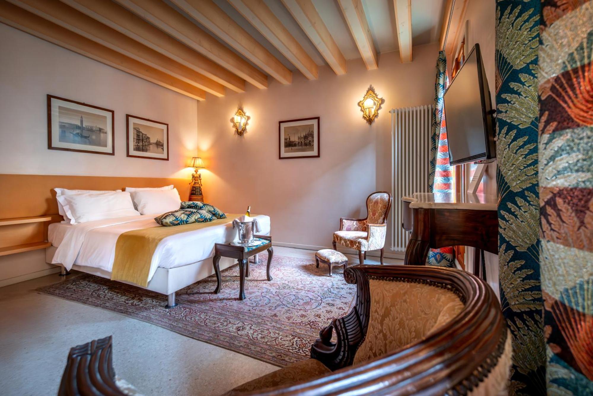 Отель Palazzo San Luca Венеция Номер фото